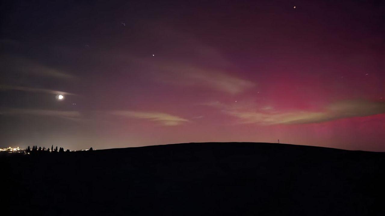 
	L'aurora boreale in Toscana venerd&igrave; 10 maggio (Foto Gabriele Ruffoli)


