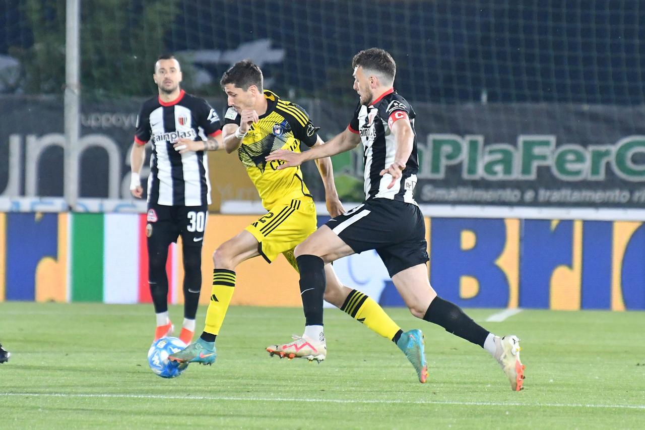 Il Pisa chiude con la caduta di Ascoli