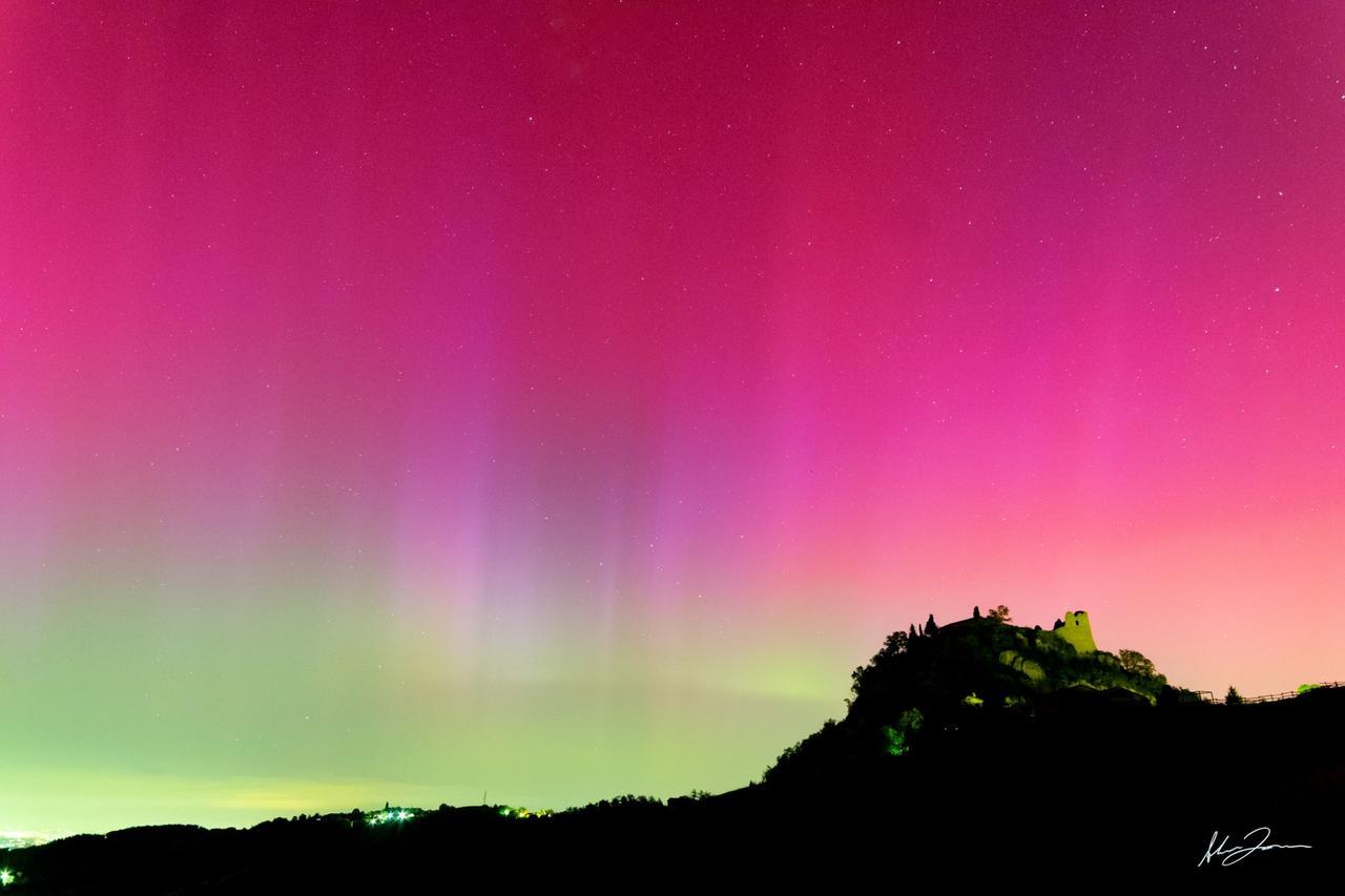 
	Il bellissimo scatto sulla rupe di Canossa di Alberto&nbsp;Vezzani condivisa sui social

