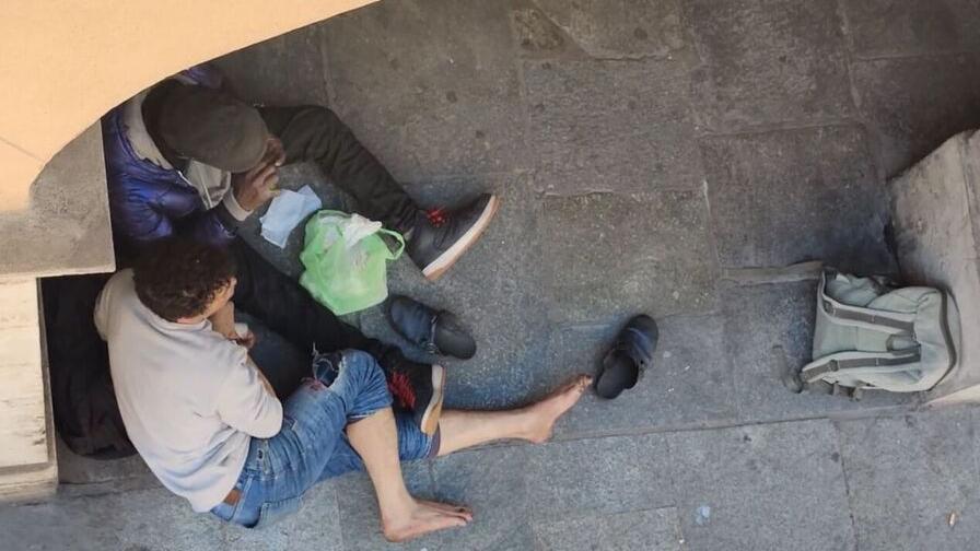 Il giudice filma i fumatori di crack: «Ma qui nessuno interviene mai»