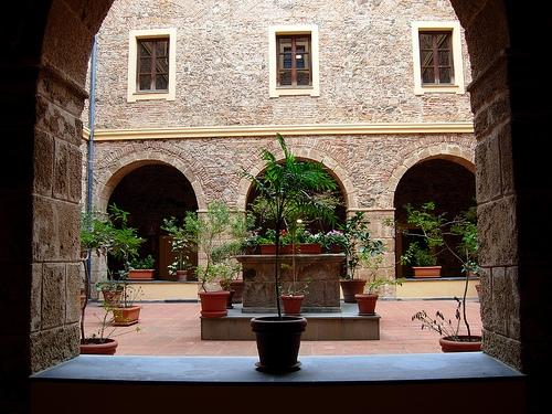 
	Uno scorcio dell'antico chiostro del Carmine

