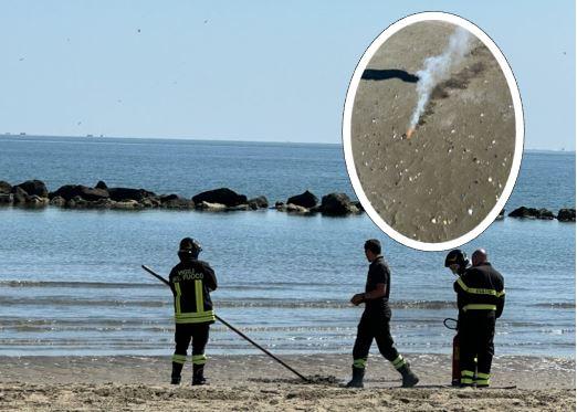 Piccole bombe inesplose a Porto Garibaldi, i pompieri le fanno brillare
