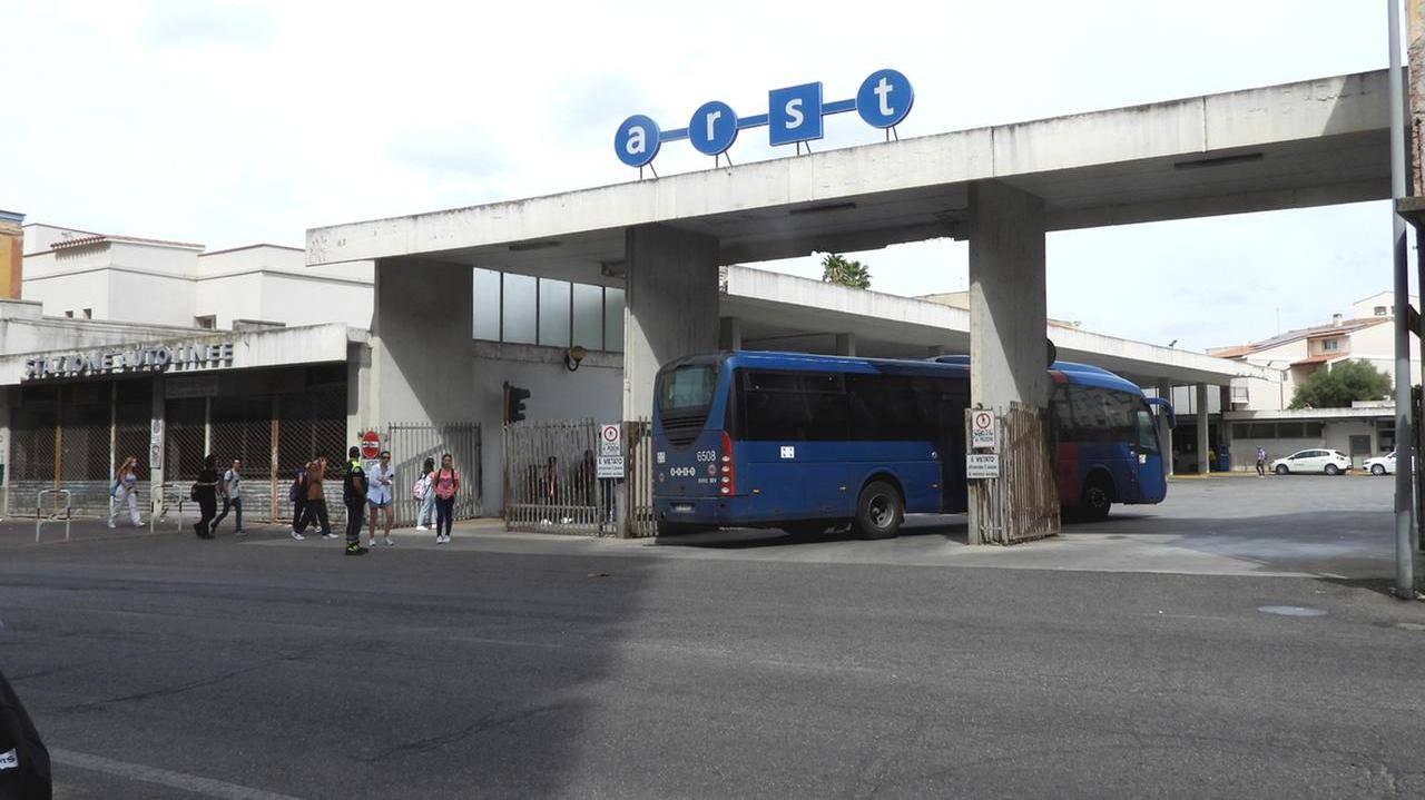 La stazione dei pullman dell'Arst in via Cagliari