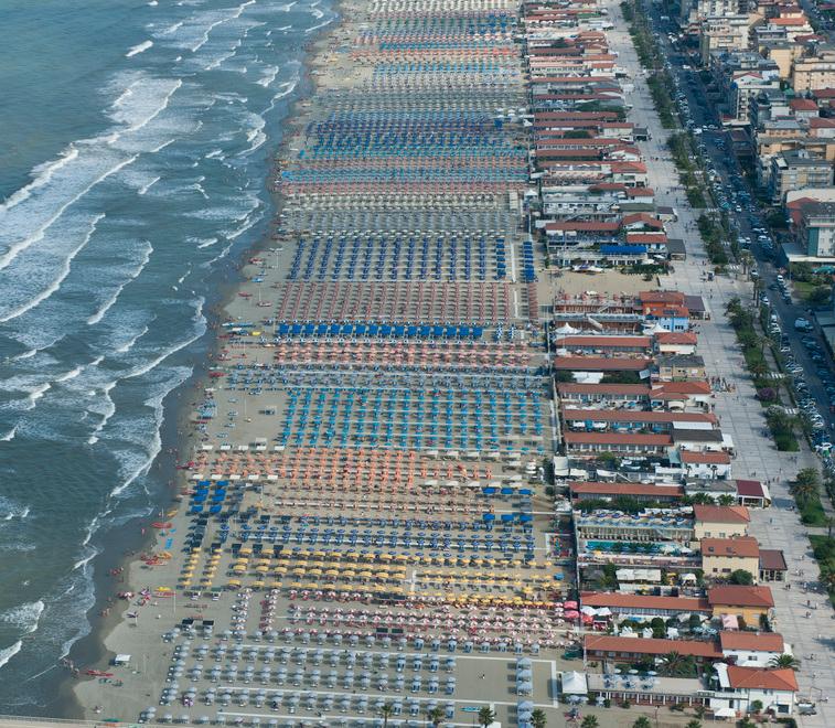 Camaiore, avviate le procedure per mettere all’asta 12 stabilimenti balneari: quali sono