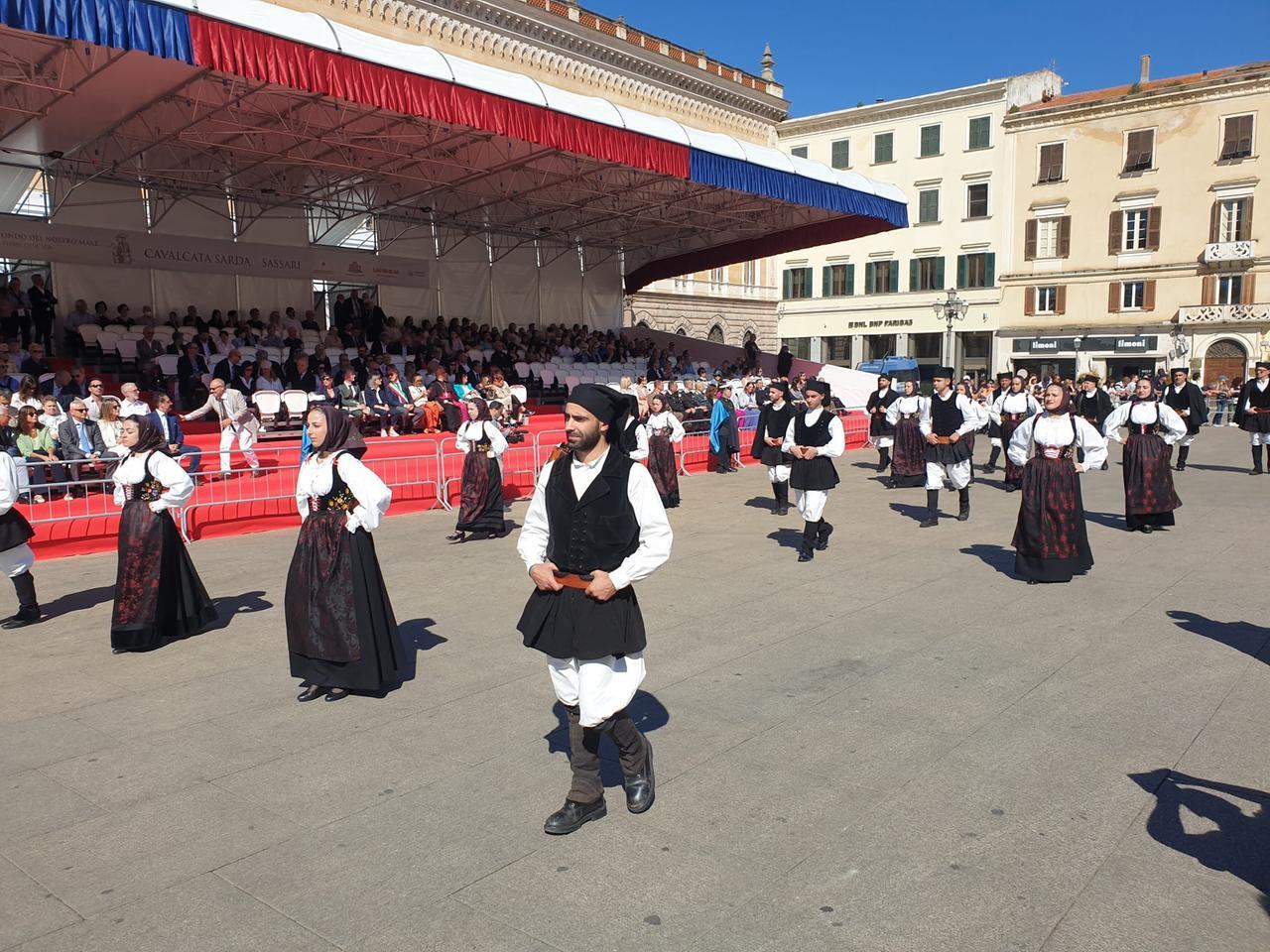 Sassari, alla Cavalcata sfilano bellezza e tradizione