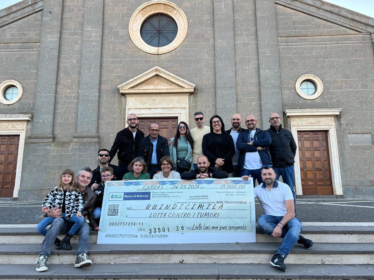 
	I componenti dell'associazione Certe luci non puoi spegnerle con l'assegno

