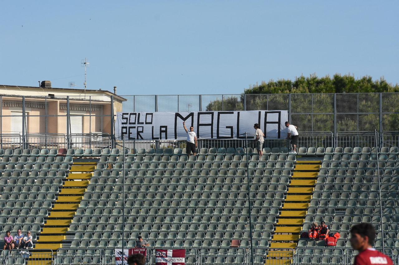 Livorno senza tifosi va ko a Grosseto: è fuori dai playoff