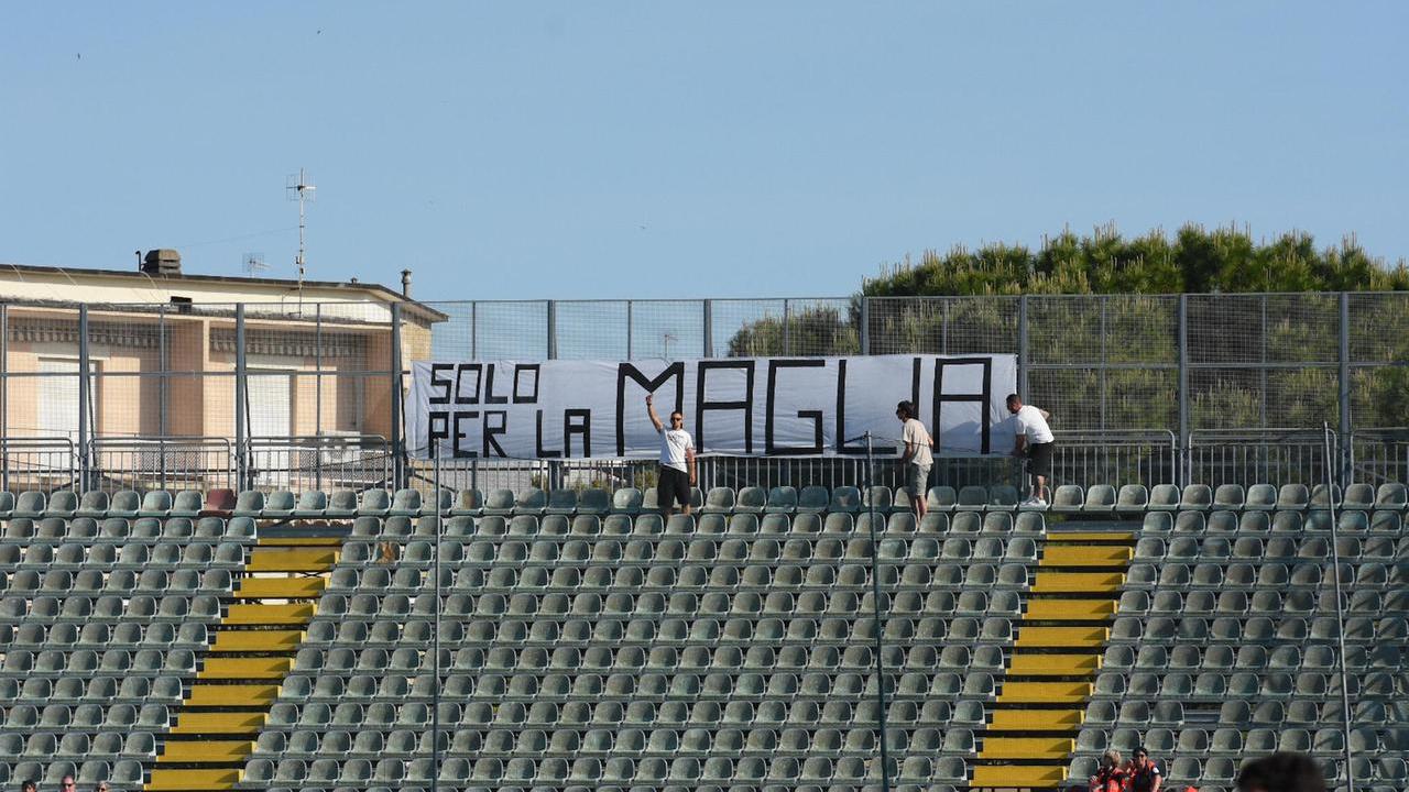 Livorno senza tifosi va ko a Grosseto: è fuori dai playoff
