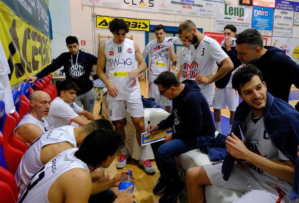 Un timeout di coach Andrea Da Prato (foto Michele Falorni/Silvi)