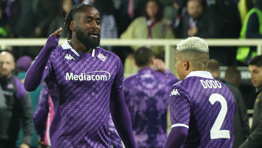 Nzola festeggia dopo il gol al Bruges