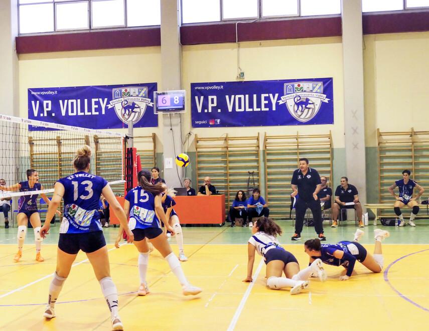 Il Vp Volley in fase difensiva (foto Roberto Paglianti)