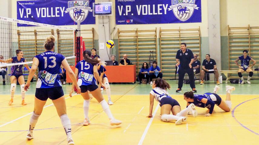 Il Vp Volley in fase difensiva (foto Roberto Paglianti)