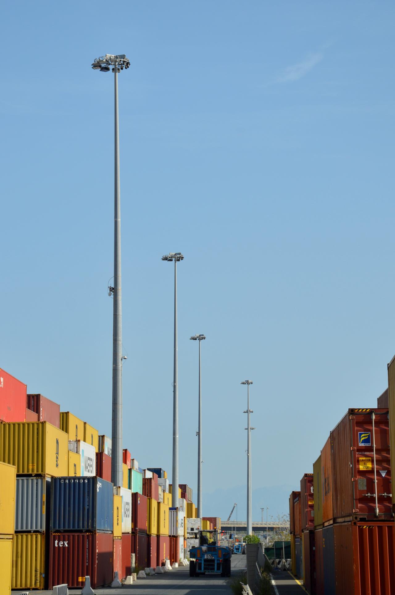 Più luce e a costi inferiori nel porto di Livorno grazie al Pnrr