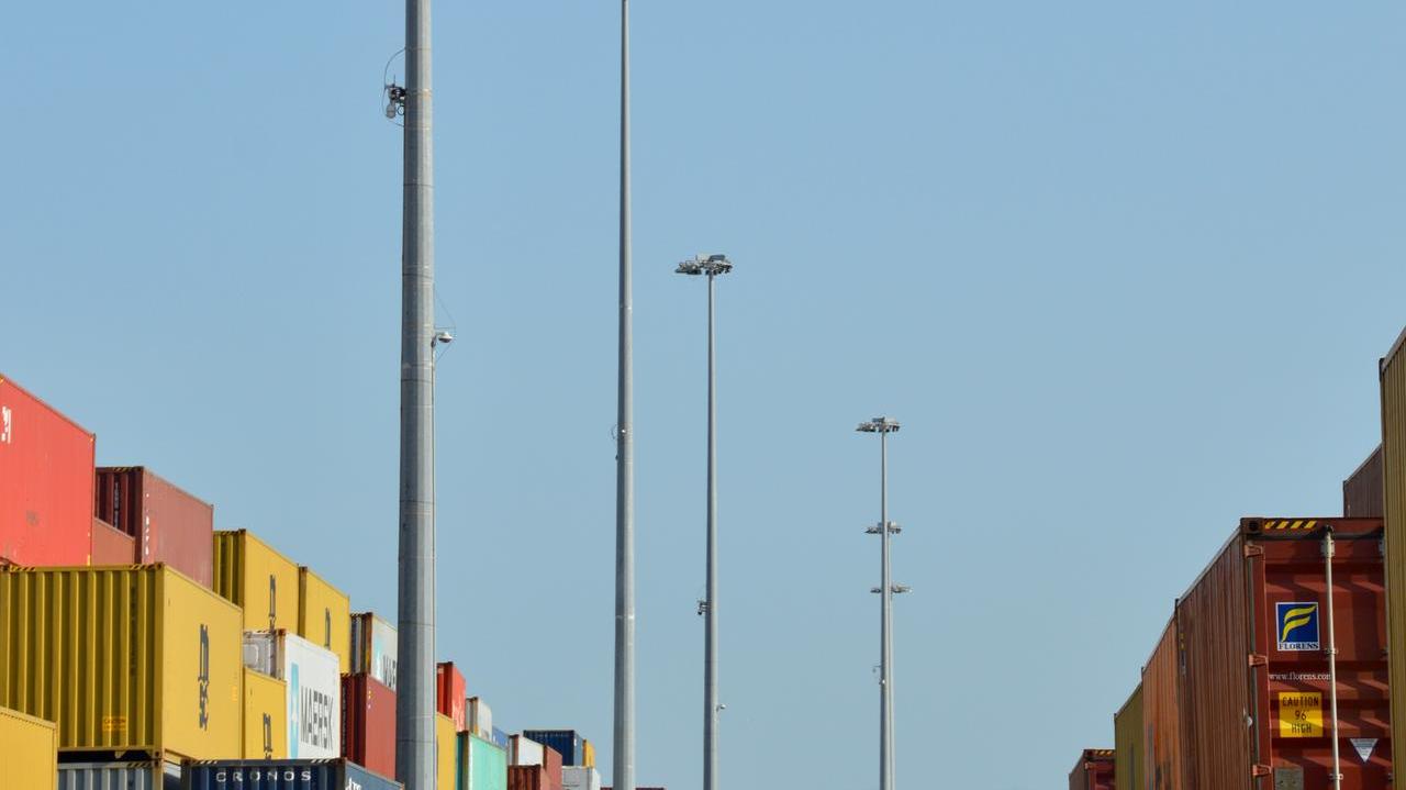 Più luce e a costi inferiori nel porto di Livorno grazie al Pnrr