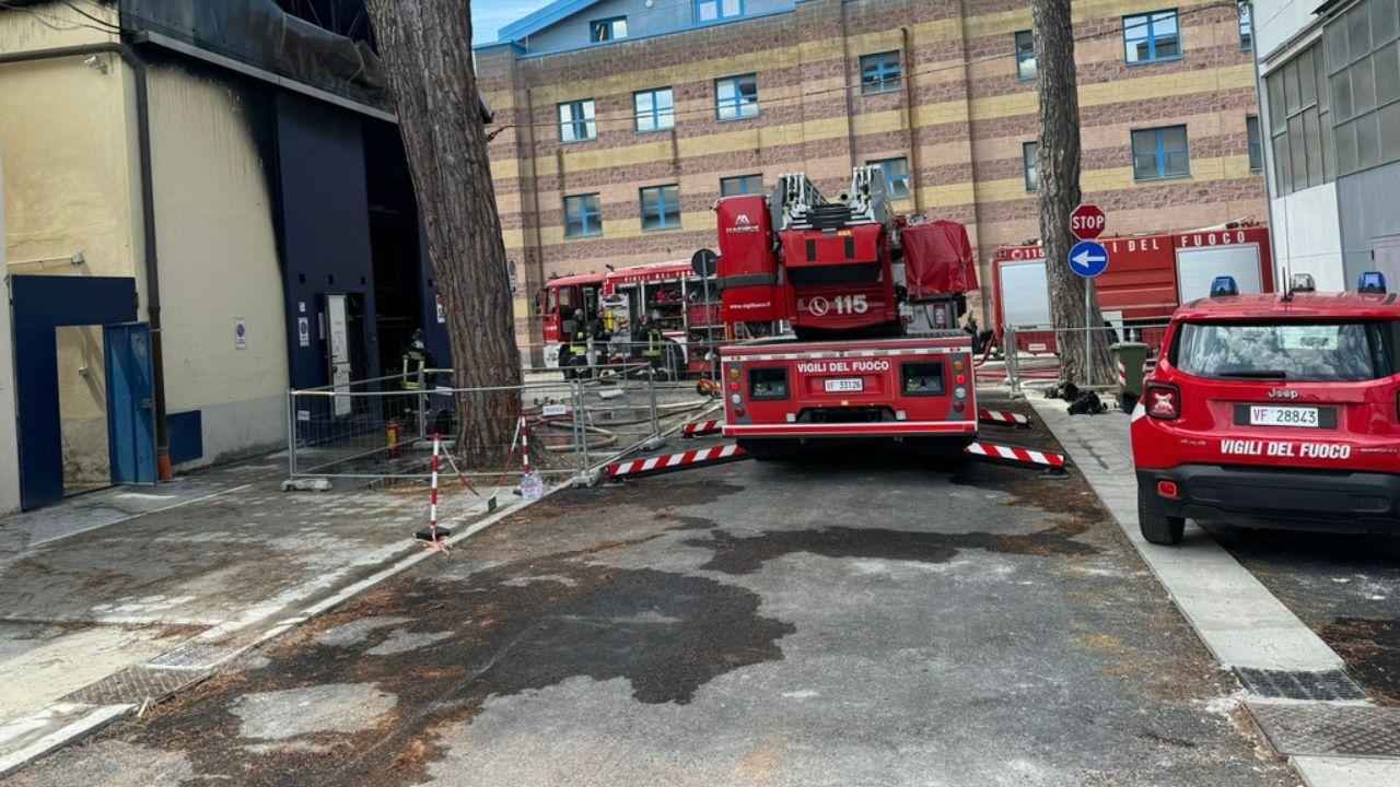 
	L'incendio a Viareggio (Foto vigili del fuoco)

