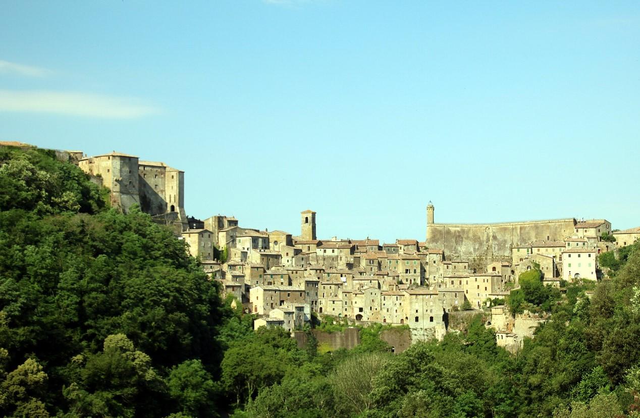 Una veduta di Sorano