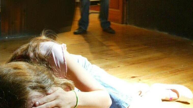 Modena, violentata a dodici anni dagli amici: il referto della visita inviato in Procura