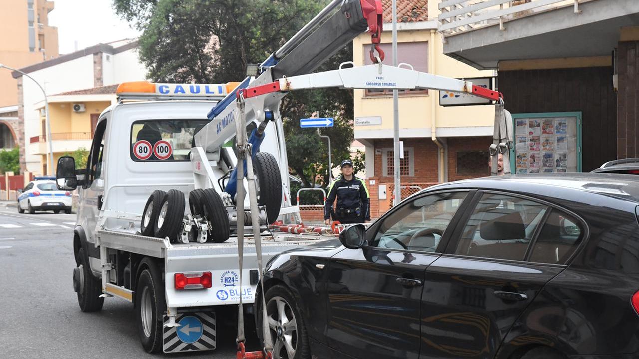 Il carro attrezzi in via Brunelleschi nel fine settimana