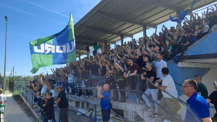 I tifosi della Nuorese in massa all'ultima trasferta