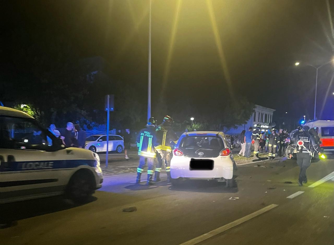 Ferrara, incidente frontale in via Modena