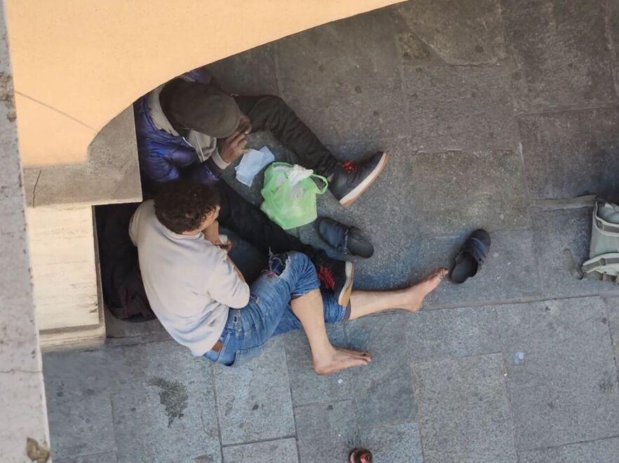 Degrado e droga. I negozianti: «Temiamo anche ritorsioni»