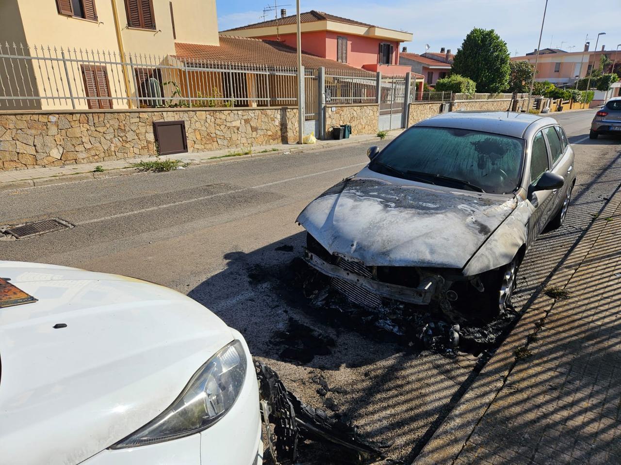 Porto Torres, incendiata l’auto di un operaio in via Romagnosi