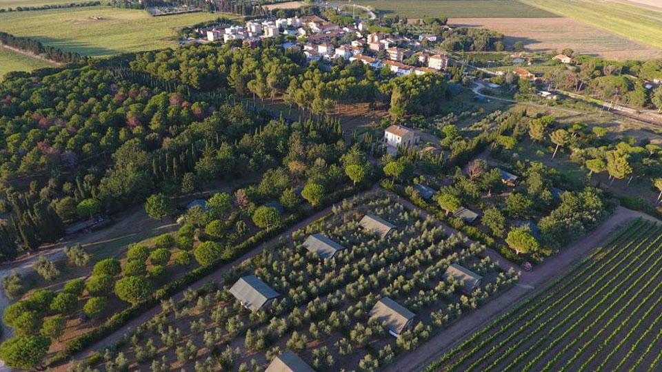 Piombino, l’inchiesta alla Poggio Rosso: la tenuta chic, la famiglia Monelli e la puntata di “4 hotel”