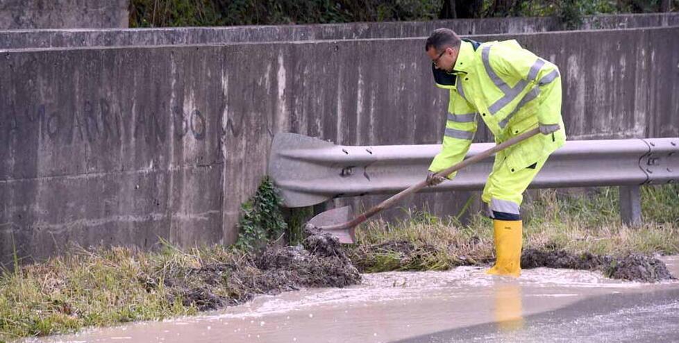 Cava Fornace, c’è amianto nell’acqua: «Ma non è pericoloso». Cosa stanno valutando di fare i sindaci