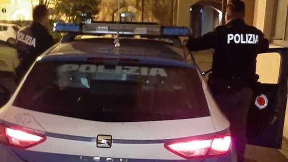 Inseguimento a fari spenti Catturato un ladro di auto