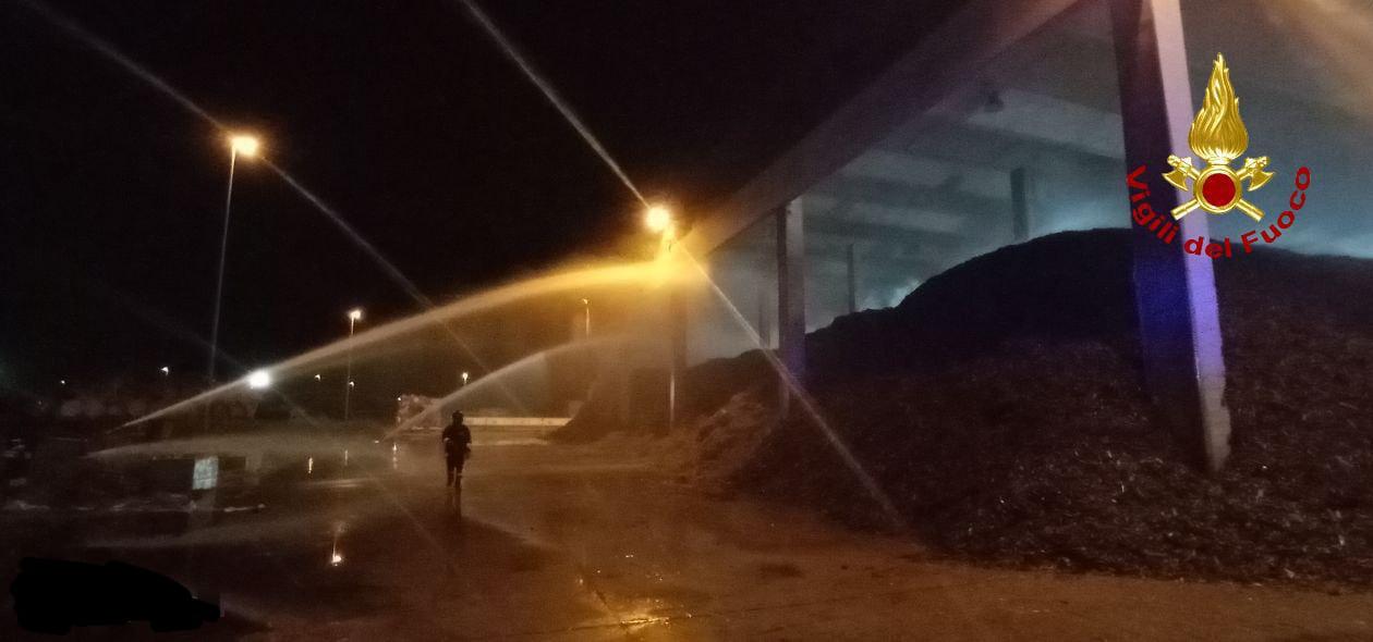 Formigine, un fulmine colpisce una cabina elettrica: scoppia un incendio. Altri danni nel Modenese