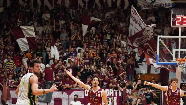 In tremila a trascinare la Libertas. E stavolta ci sarà anche Lucarelli