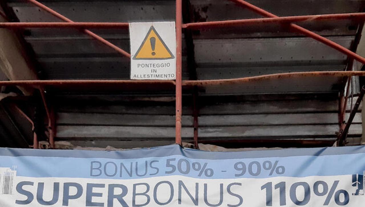 Prato, truffe sul bonus facciate: 3 arresti e 40 indagati