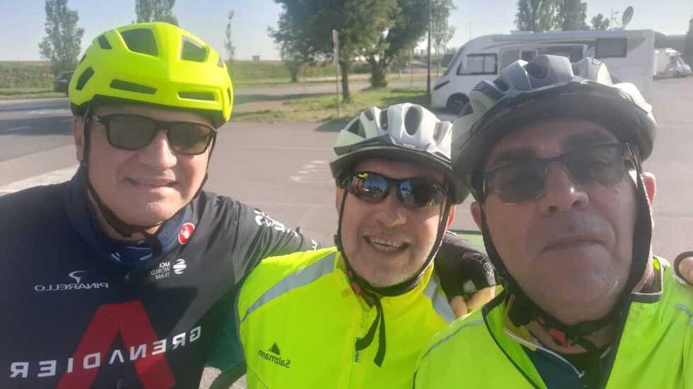 Gli amici di Daniele Zaniboni, il 59enne di Cavezzo morto dopo un giro in bici con loro: «Devastante vederlo crollare senza poter fare nulla»