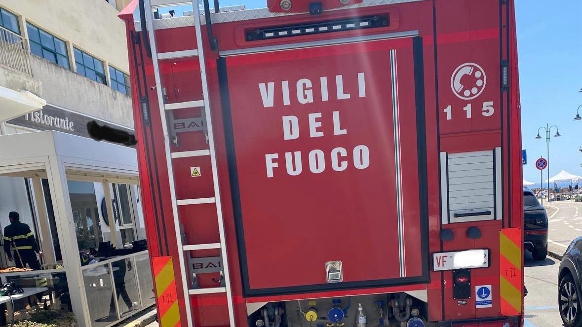 Alghero, fiamme in un ristorante di via Lungomare