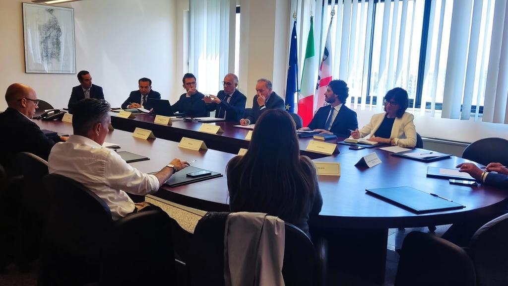 Il tavolo dell'incontro