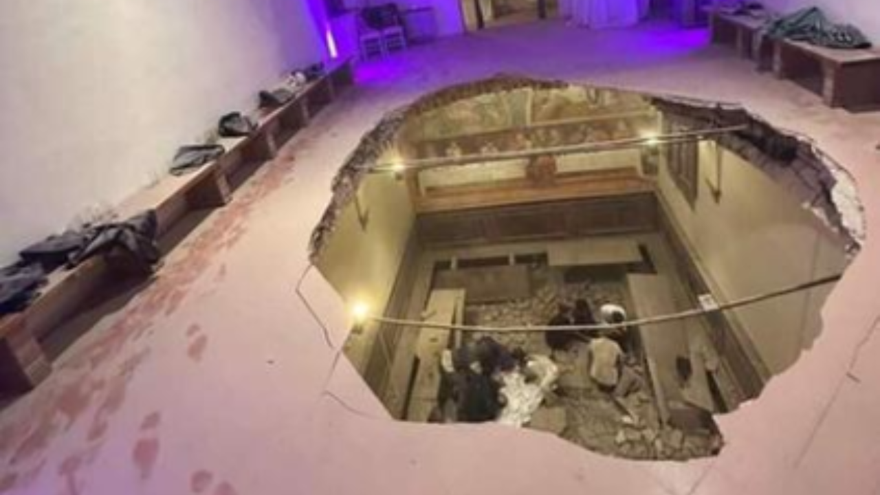 Il convento dopo il crollo del 13 gennaio (Foto Nucci)