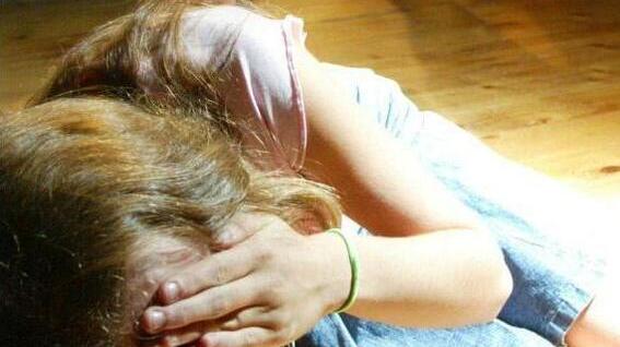 Modena, dodicenne violentata da due adolescenti. La famiglia fa denuncia ai carabinieri<br type="_moz" />

