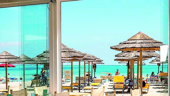 Il lusso sulla sabbia: 3 stabilimenti sardi tra i 14 della Guida dei migliori Beach Club d'Italia