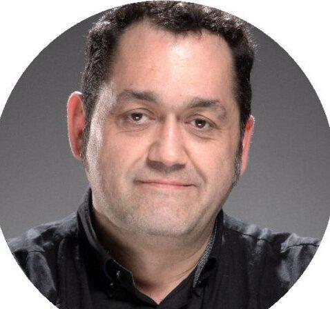 Stroncato da un malore a 53 anni il fotografo Alessandro Gilioli