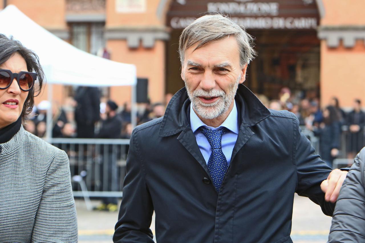 Graziano Delrio derubato dello scooter davanti alla Mediopadana