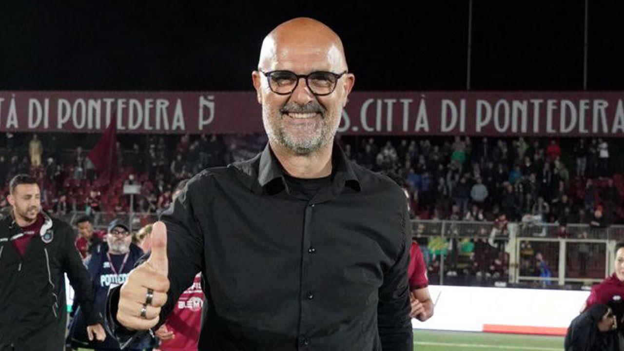 Il tecnico Max Canzi mentre esce dal terreno del Mannucci (foto Silvi)