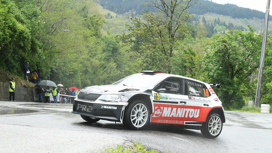 La Skoda di Baldacci e Bugelli su cui comparirà la scritta “No racism"