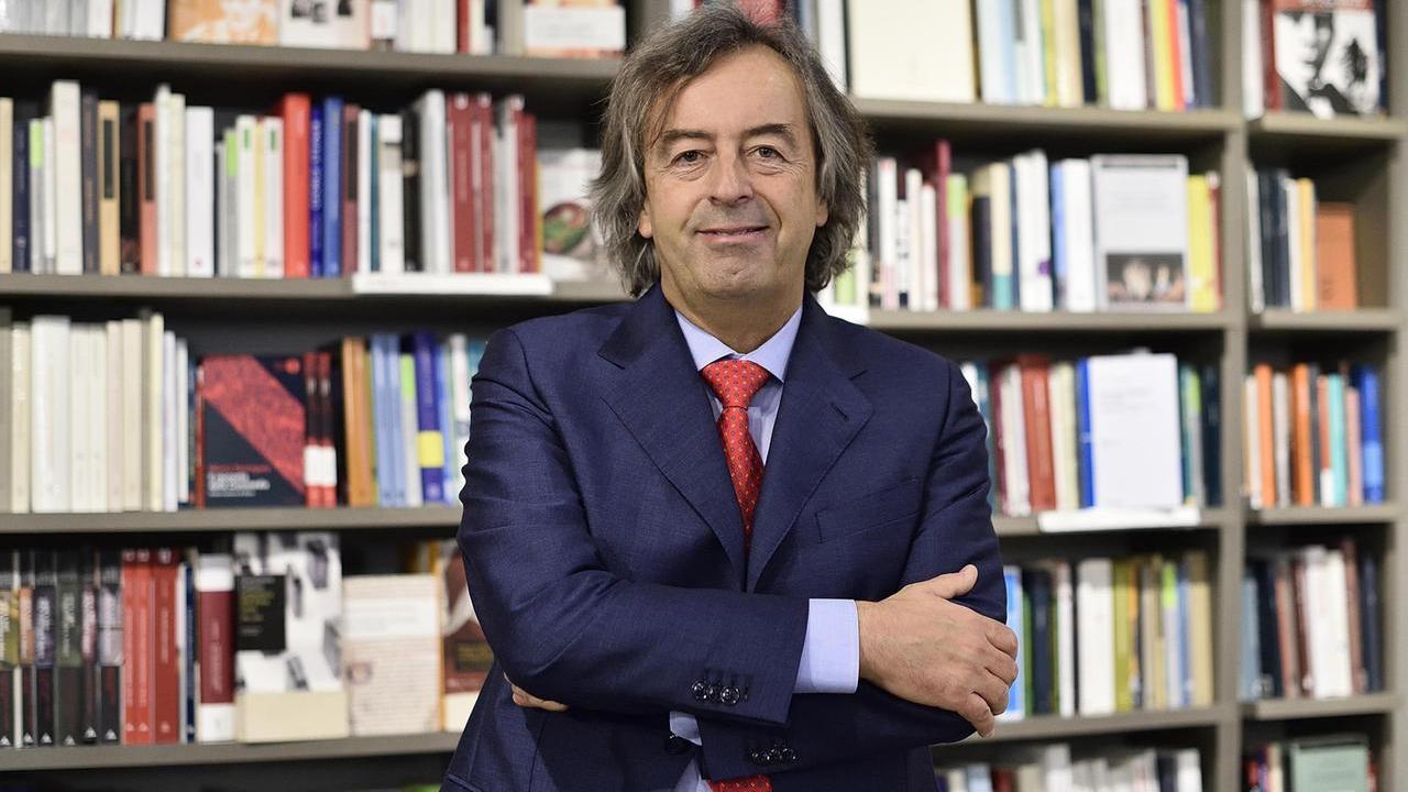 Il medico Roberto Burioni, professore di microbiologia e virologia al San Raffaele di Milano, in occasione della presentazione del suo ultimo libro "La congiura dei somari", Milano, 07 novembre 2017.
ANSA/FLAVIO LO SCALZO