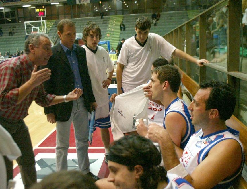 Il mondo del basket piange Manrico Vaiani: «Sei stato un maestro sul campo e nella vita»<br>
