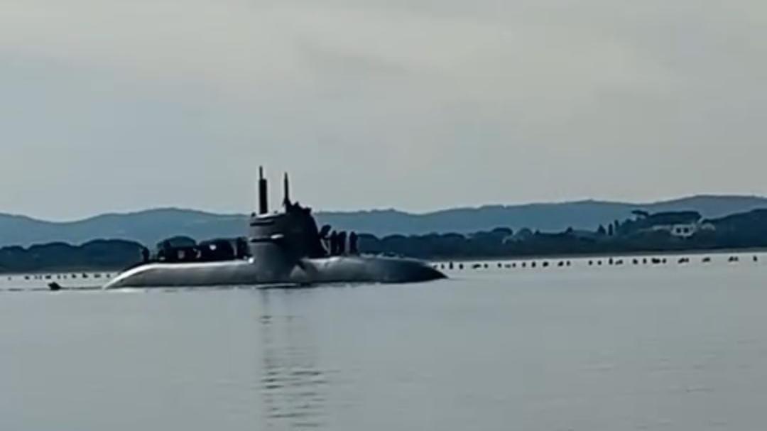 C’è un sommergibile tra le cozze nel Golfo di Olbia