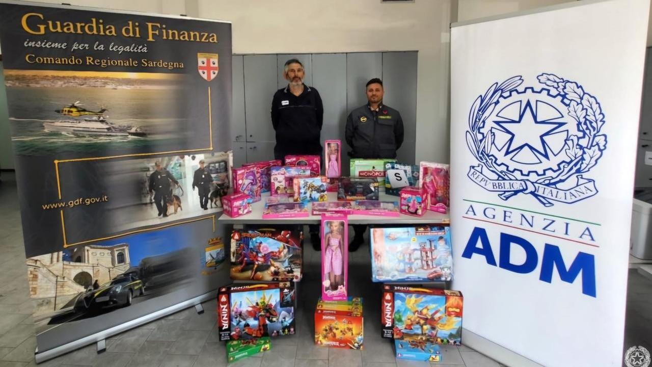 Sequestrati in porto a Cagliari 1.900 giocattoli contraffatti, provenienza: Cina