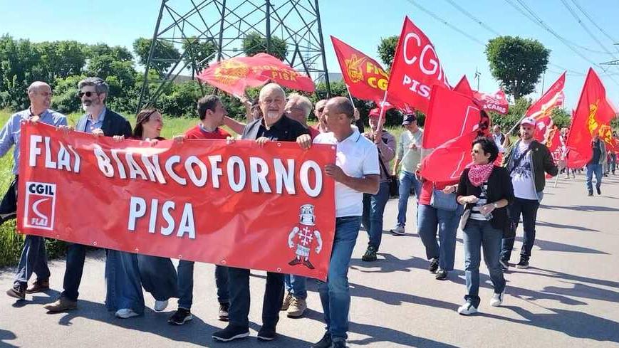 Biscottificio Biancoforno, ora è scontro totale: l’azienda querela una sindacalista