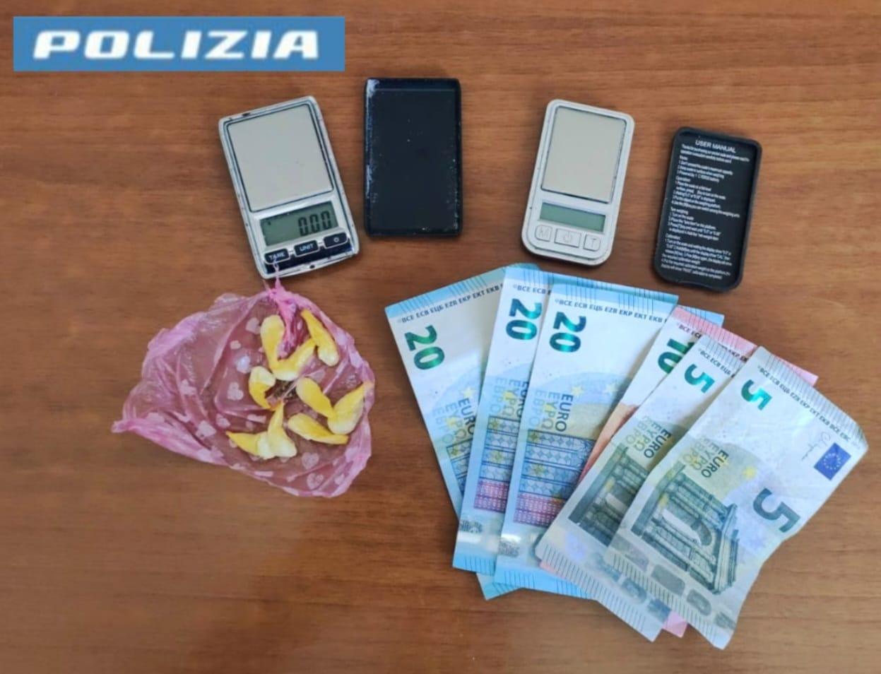 Vende cocaina nel suo appartamento di San Benedetto a Cagliari: arrestato