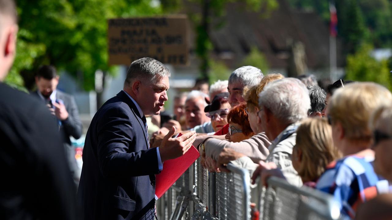 Attentato al premier slovacco Robert Fico: sparati colpi di arma da fuoco, è in gravi condizioni