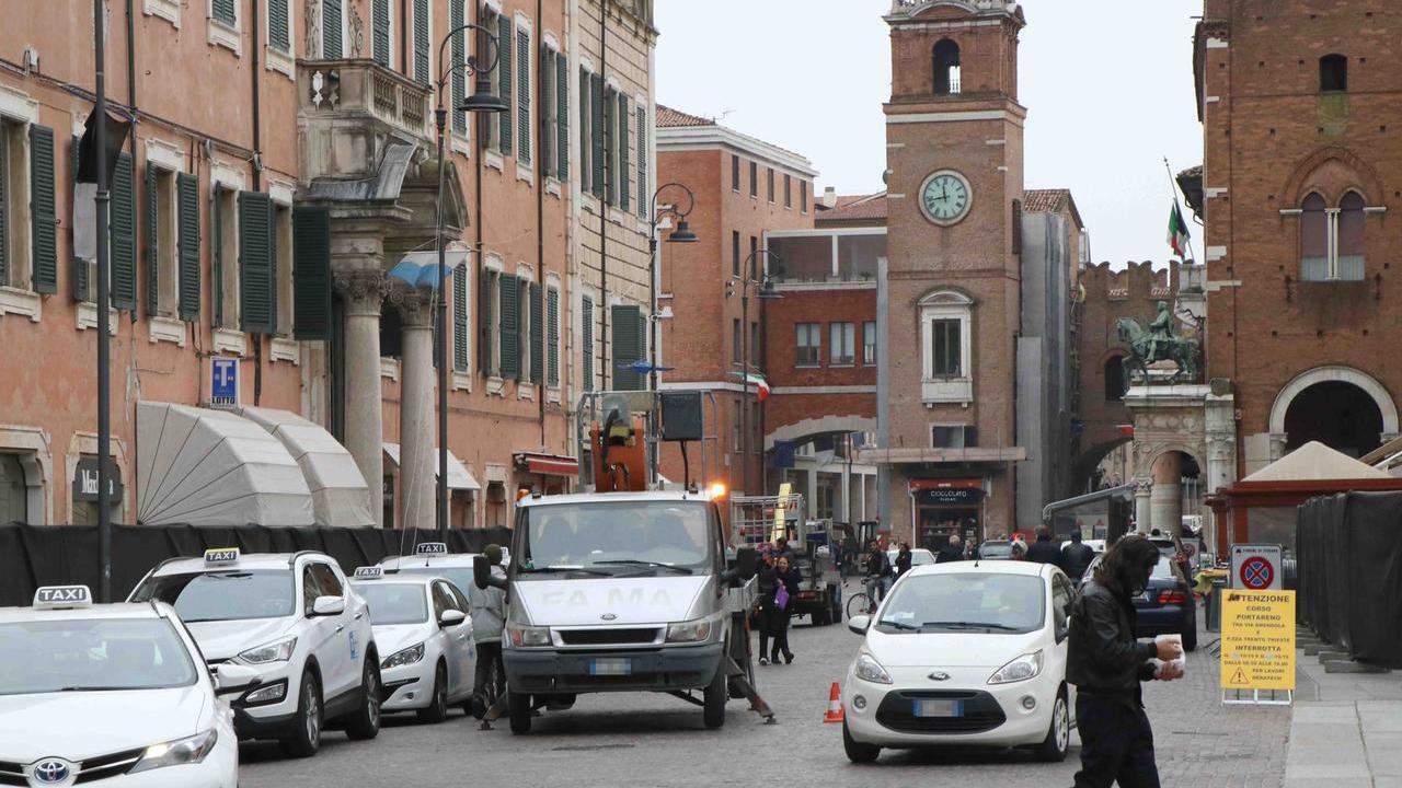 Auto in centro a Ferrara, la lettera delle guide turistiche: situazione al limite